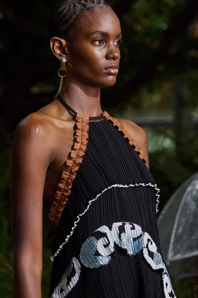 Look 180